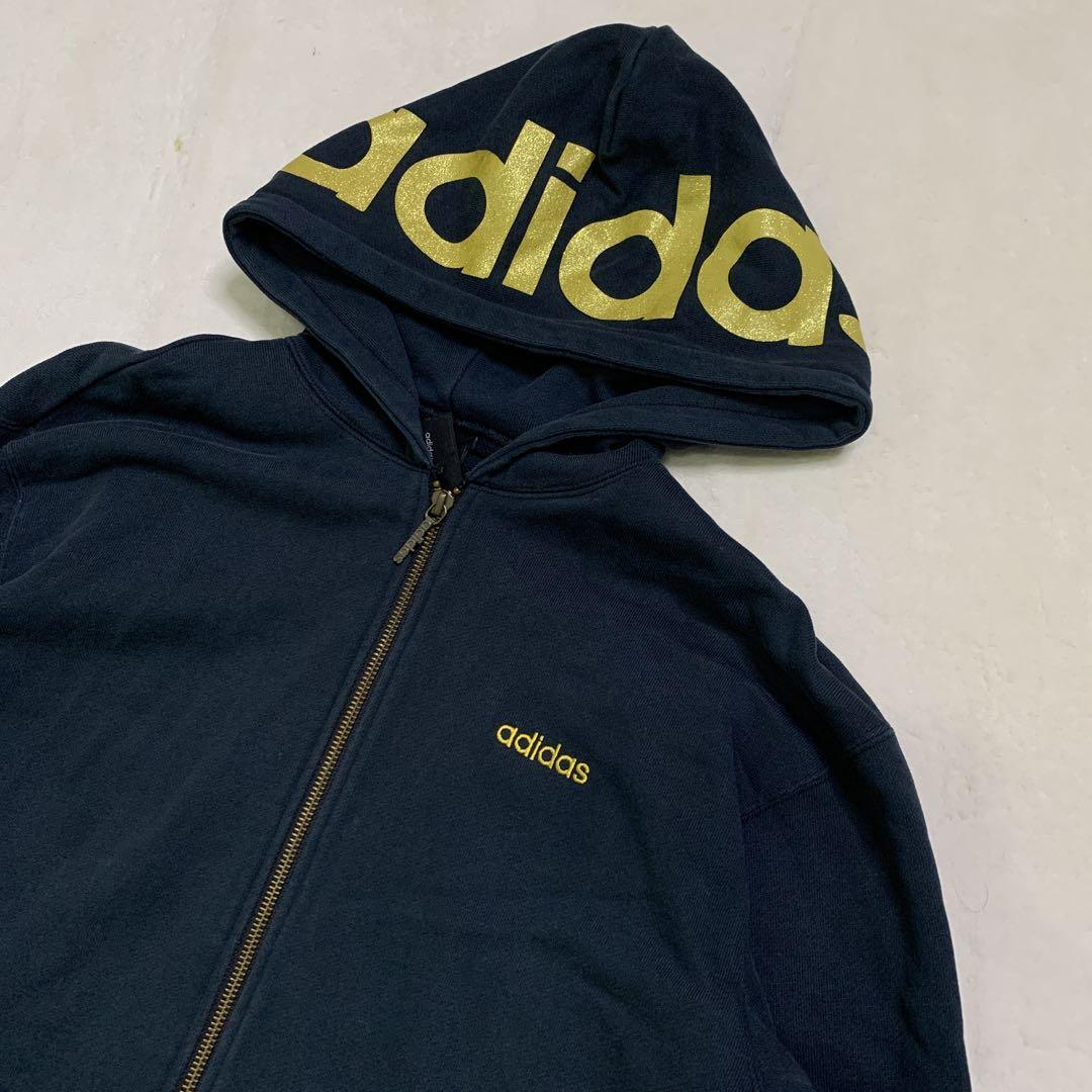 adidas フード付きトレーナー