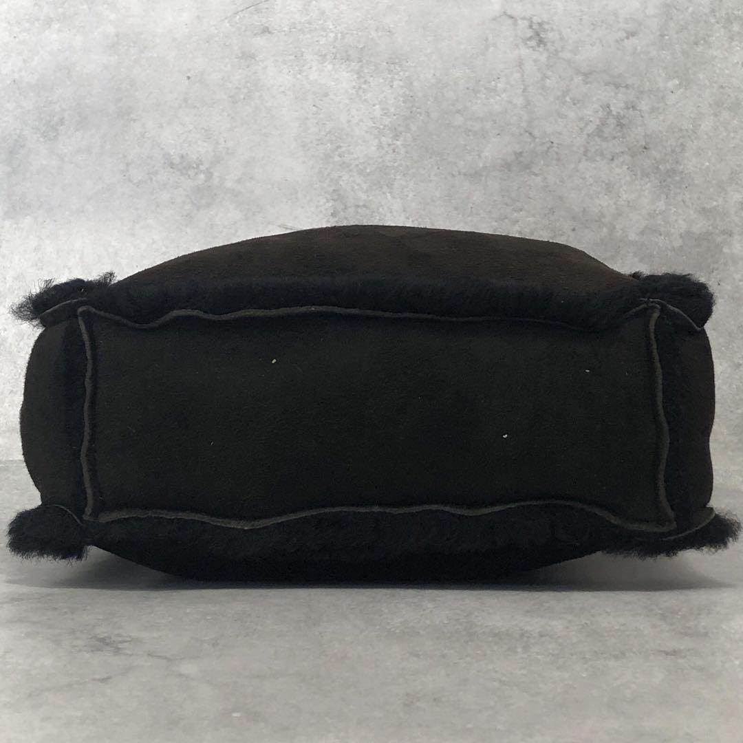 CHANEL ムートン スエード ハンドバッグ ブラック系 5番台 シール付き CHANEL ムートン スエード ハンドバッグ ブラック系 5番台