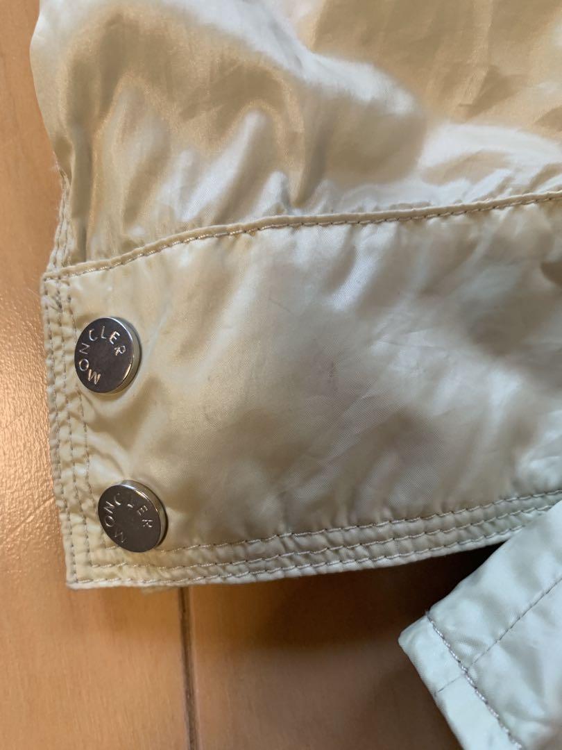 ベージュ