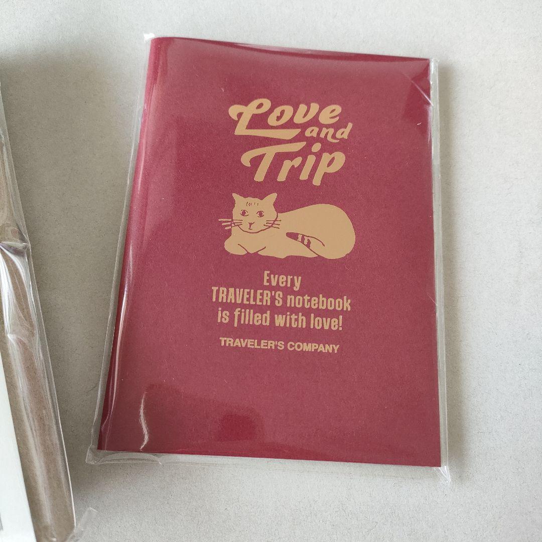 レッド　トラベラーズノート パスポートサイズ LOVE AND TRIP