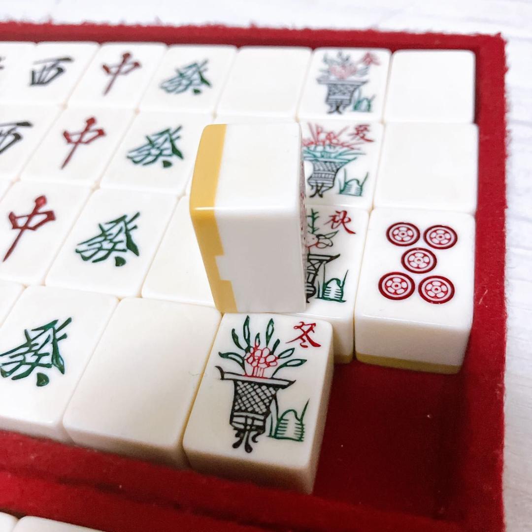 達磨柄 竹製 背竹色牌　麻雀セット（点棒・サイコロ•箱入り）　ヴィンテージ 麻雀牌セット 麻雀パイ マージャン 背黄土色牌 点棒 サイコロ