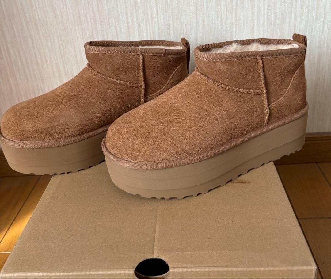 新品 UGG 厚底 ムートンブーツ クラシック ウルトラ ミニ 24センチ 新品 UGG 厚底 ムートンブーツ クラシック ウルトラ ミニ 24センチ