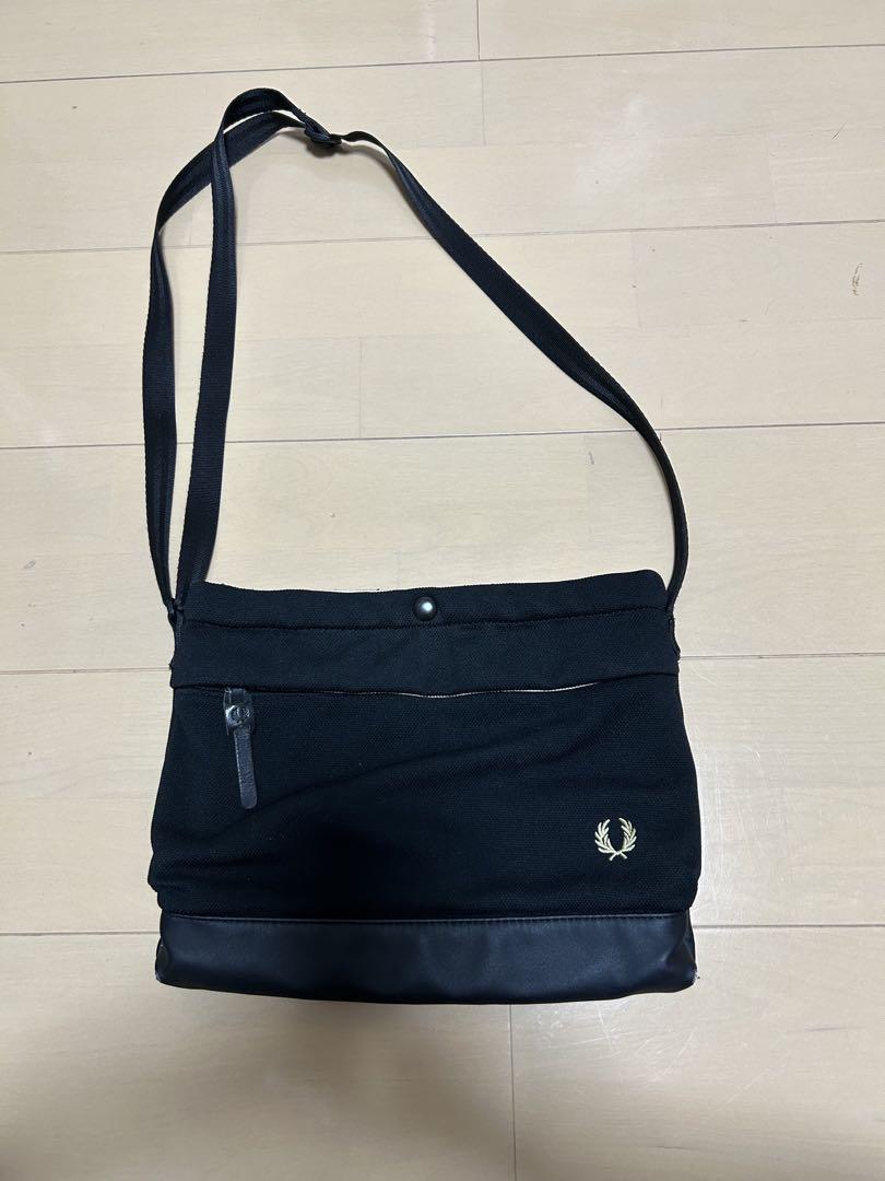 フレッドペリー メッセンジャーバッグ ショルダー 斜めがけ レザー キャンバス FRED PERRY (フレッドペリー) アウトドア メッセンジャーバッグ