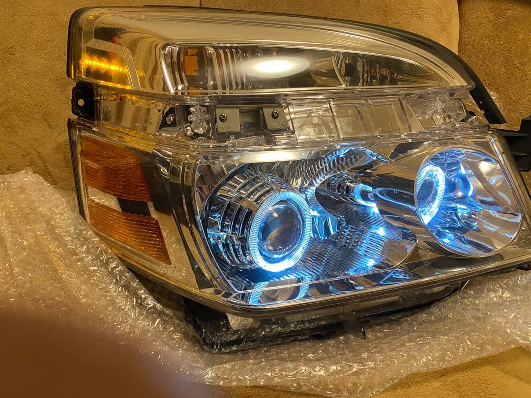 ヴォクシー  後期　イカリング　HID ヘッドライト パーツ