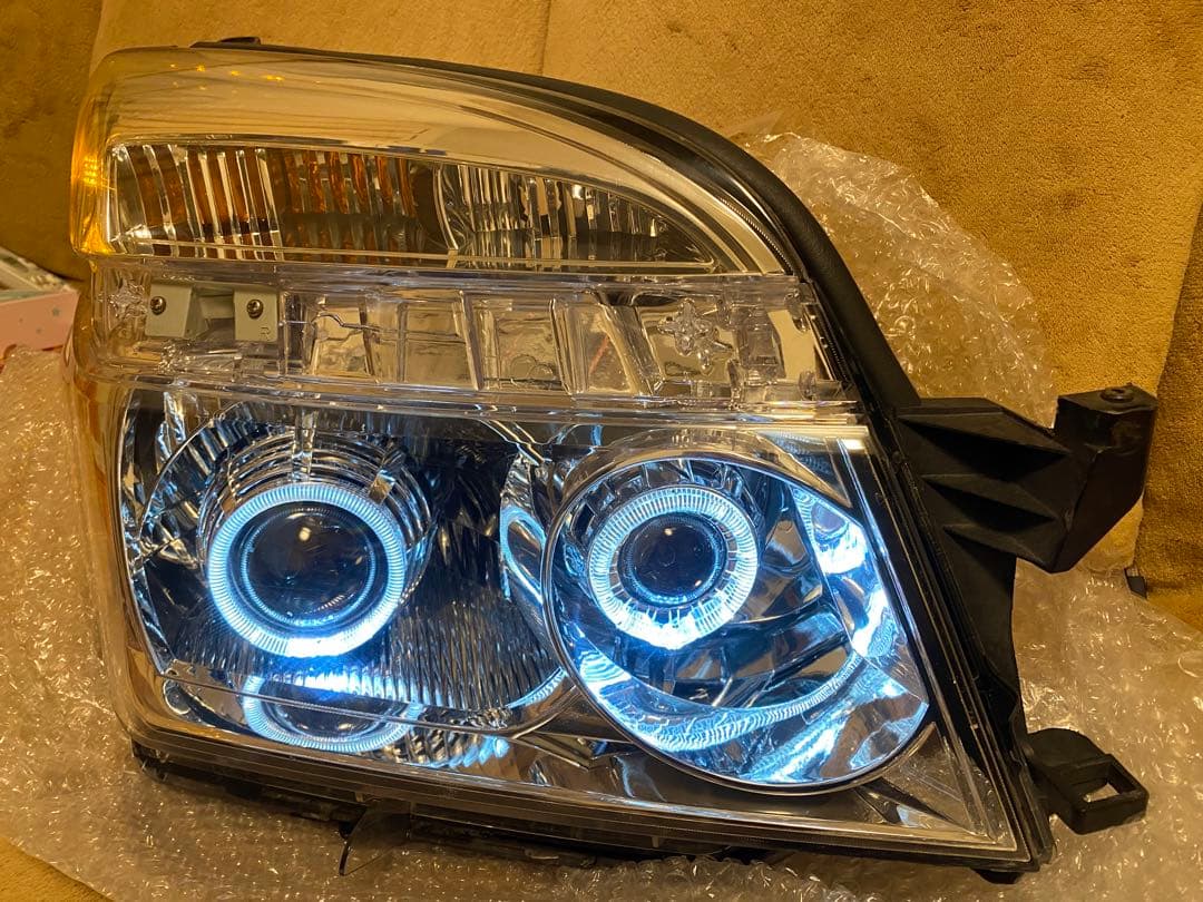 ヴォクシー  後期　イカリング　HID ヘッドライト パーツ