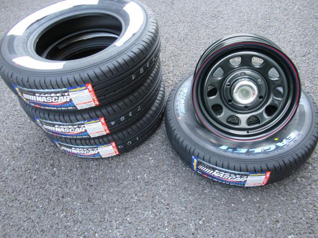 200系ハイエース用 ホワイトレターナスカー+デイトナブラック215/65R16