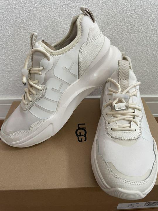 今季一番 スニーカー-専用 UGG LA DAZE スニーカー23㎝ 新品 オンラインストア本物 レディース Daze LA アグ ロゴスニーカー スニーカー