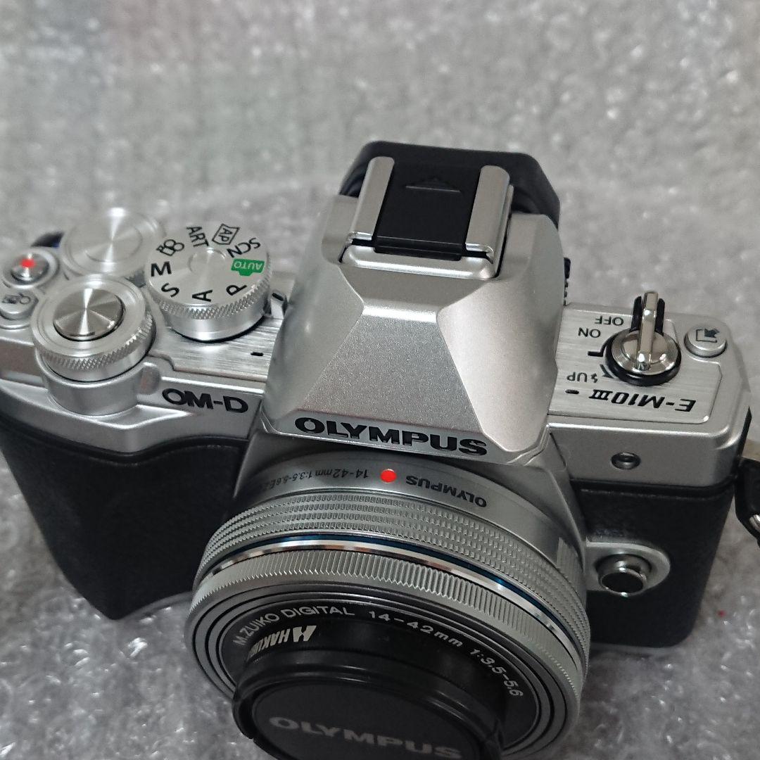 OLYMPUS E-M10 Mark III 本体 レンズ付き