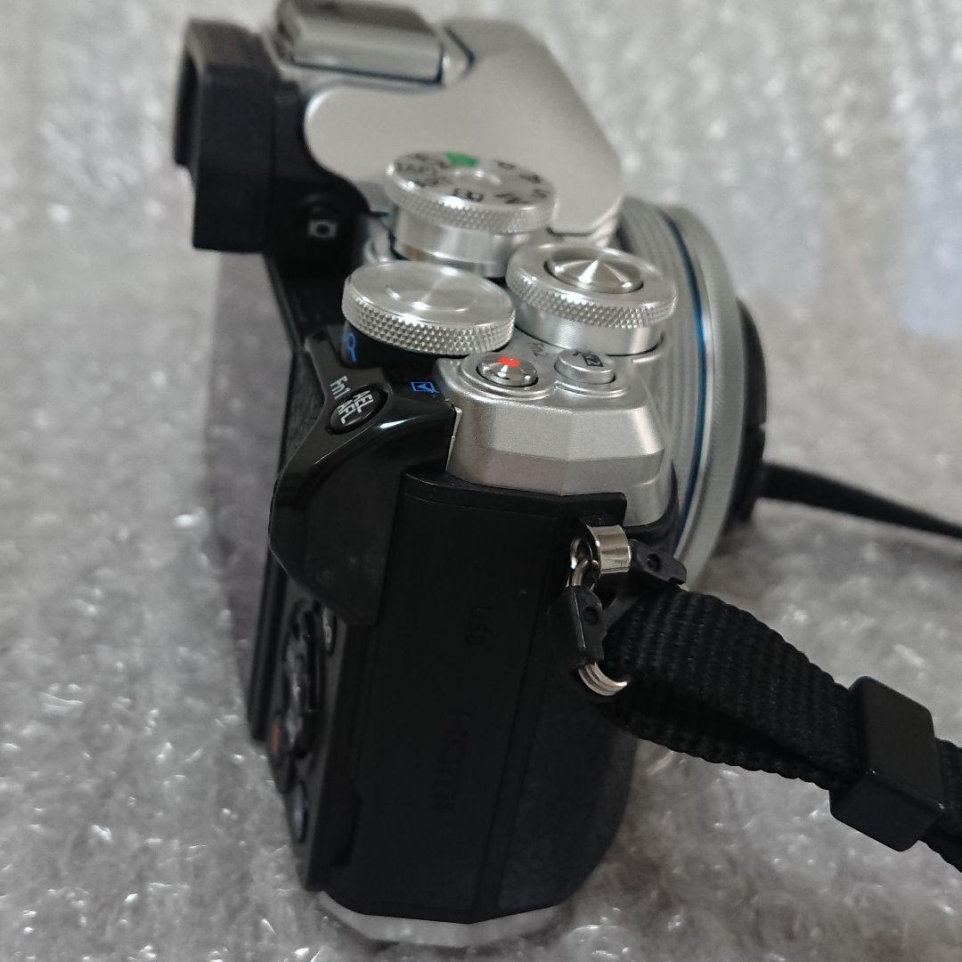 OLYMPUS E-M10 Mark III 本体 レンズ付き