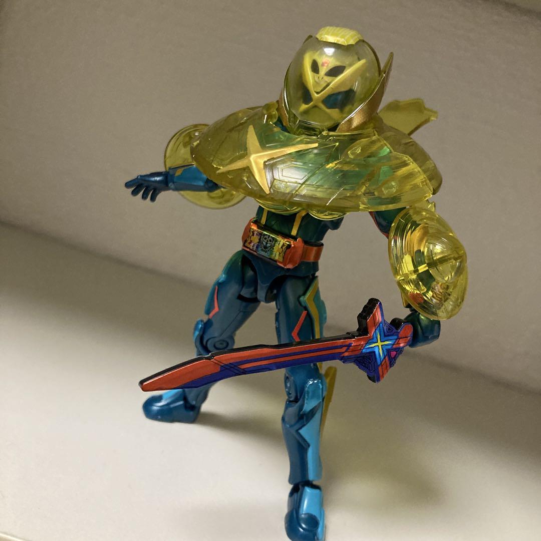 装動 仮面ライダーガッチャード クロスユーフォーエックス