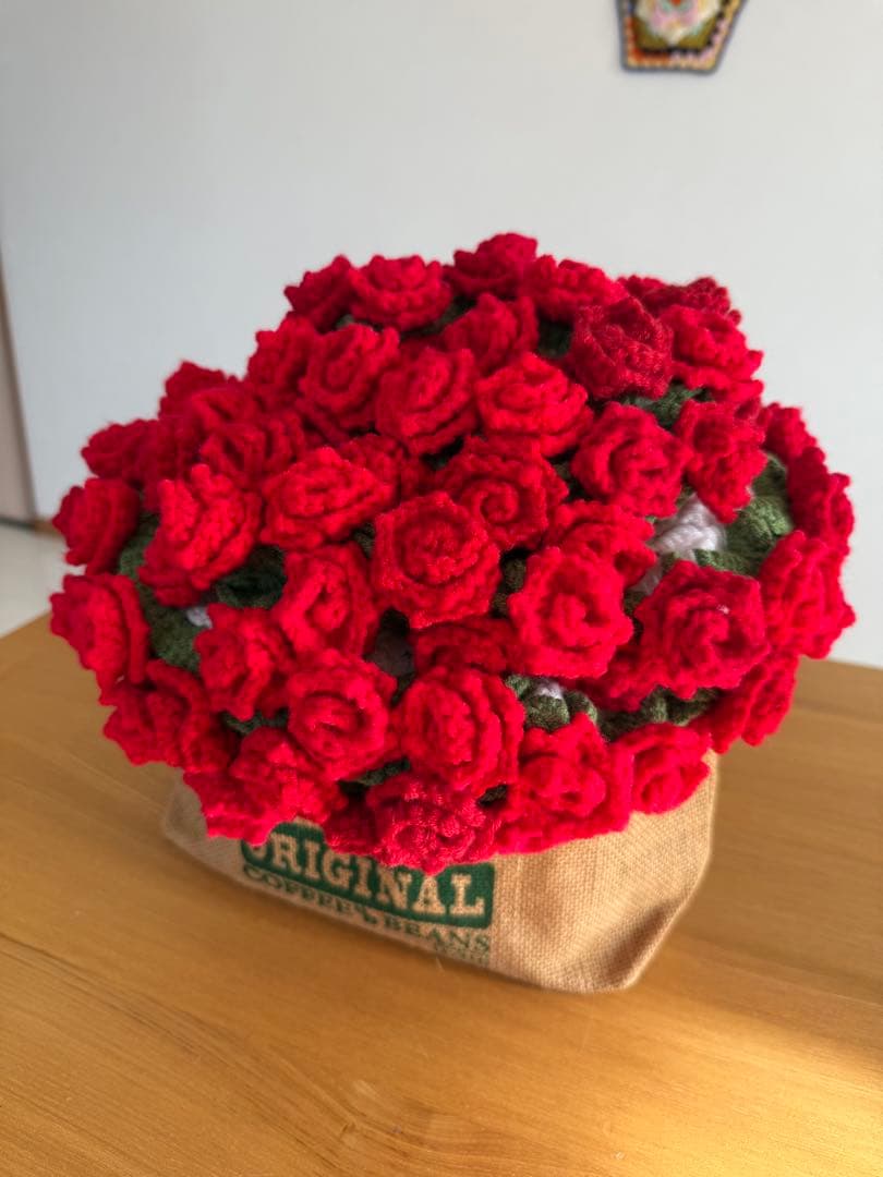 119個赤いバラの編み物ブーケ 直径110cm新品、♥