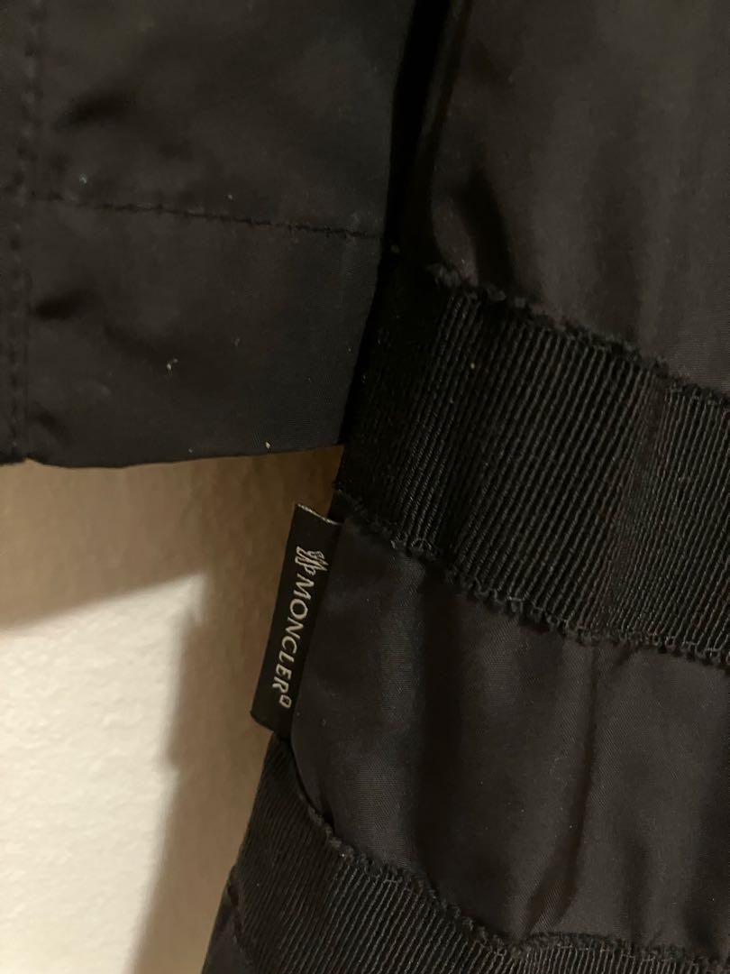 Moncler モンクレール　裾がフリルのナイロン素材のAラインノーカラーコート