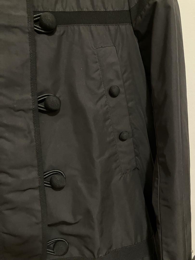 Moncler モンクレール　裾がフリルのナイロン素材のAラインノーカラーコート