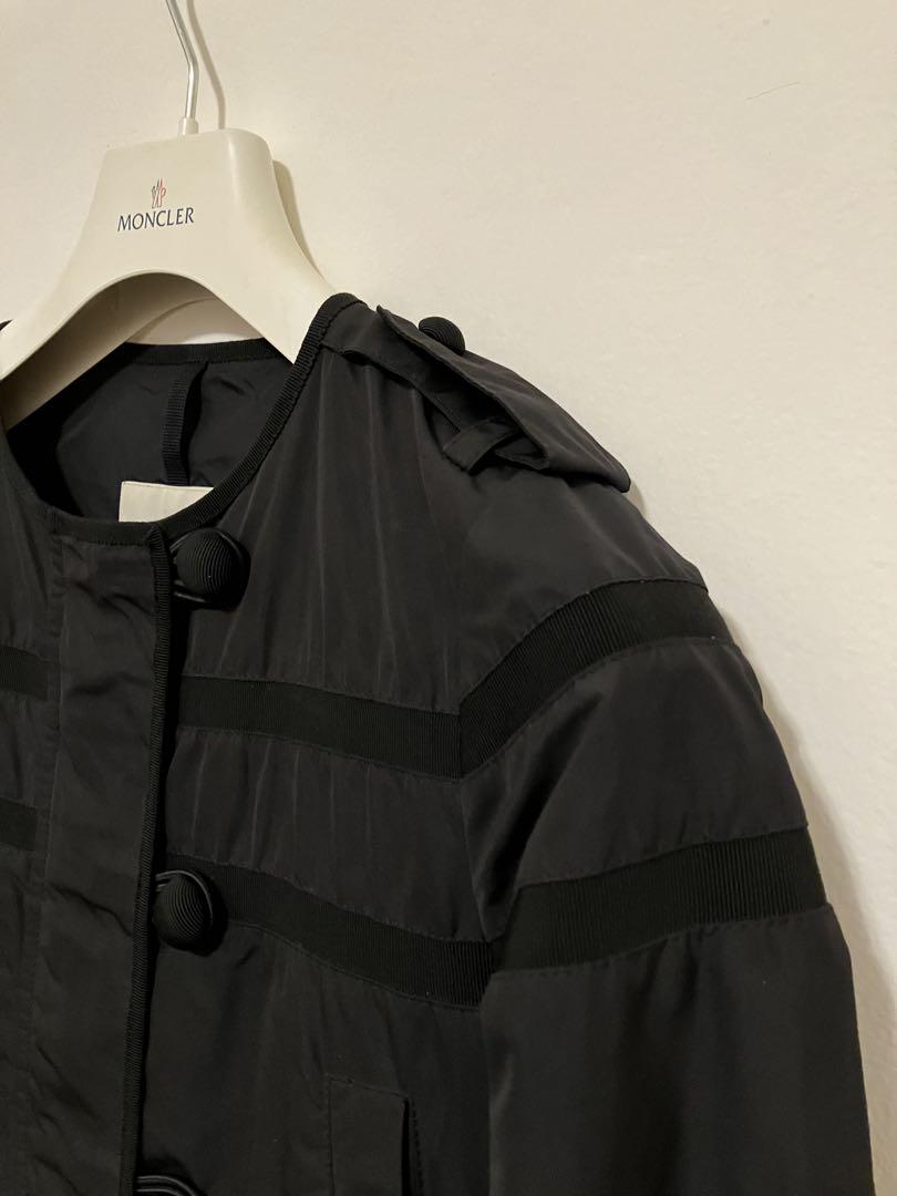 Moncler モンクレール　裾がフリルのナイロン素材のAラインノーカラーコート