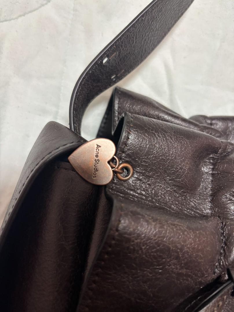 美品Acne Studios マルチポケット マイクロバッグ ブラック 美品Acne Studios マルチポケット マイクロバッグ ブラック