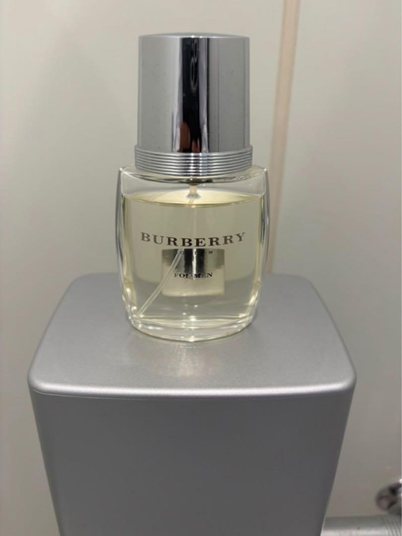 Burberry Weekend 香水2つセット - メルカリ