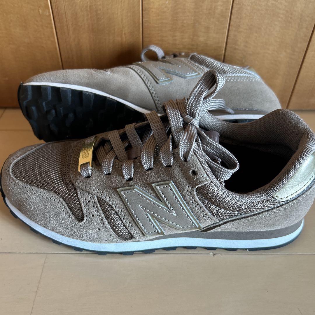 New Balance ベージュ スニーカー