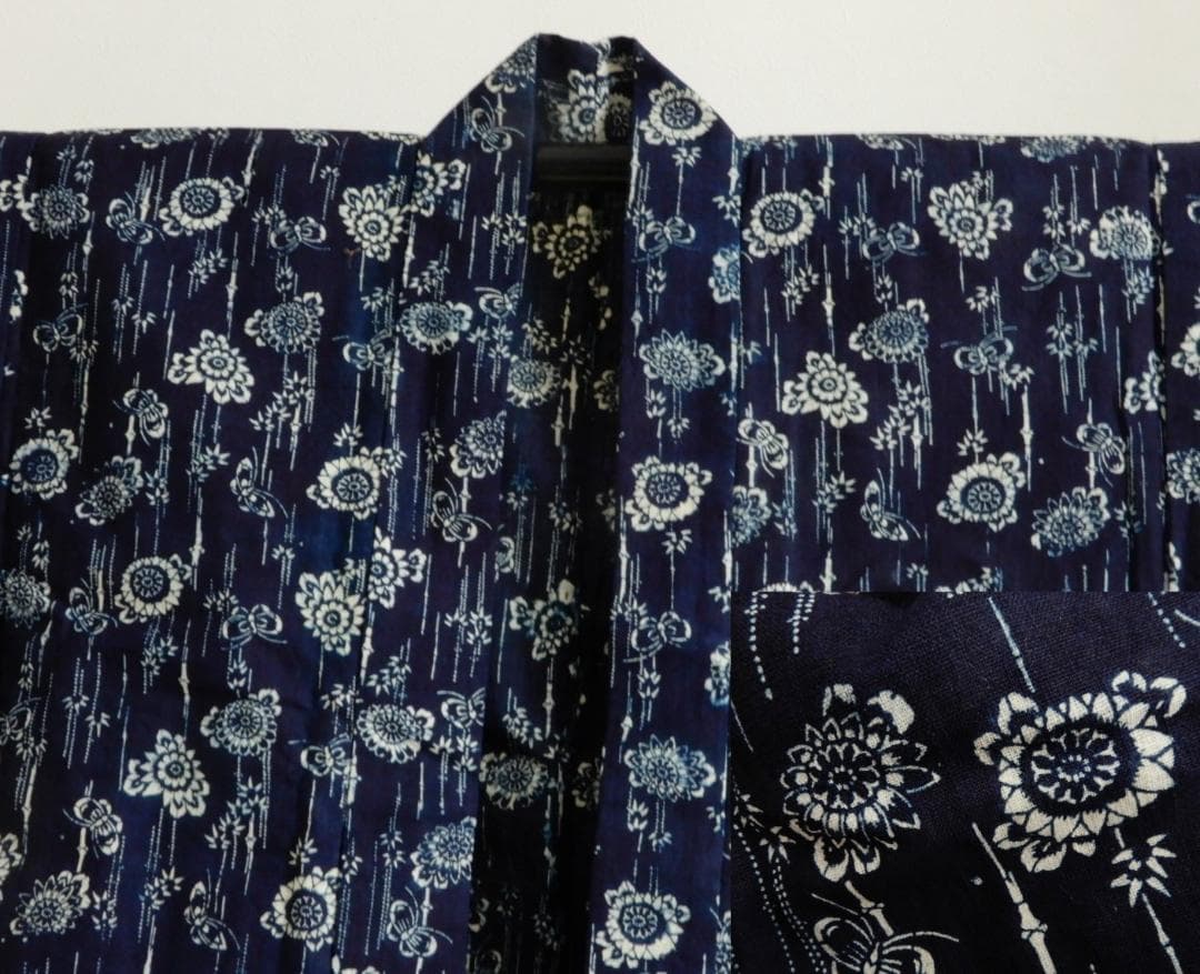 木綿・明治期前後・中型染藍染め両面染め着物・お花と蝶・手織り藍染生地 木綿・明治期前後・中型染藍染め両面染め着物・お花と蝶・手織り藍染生地