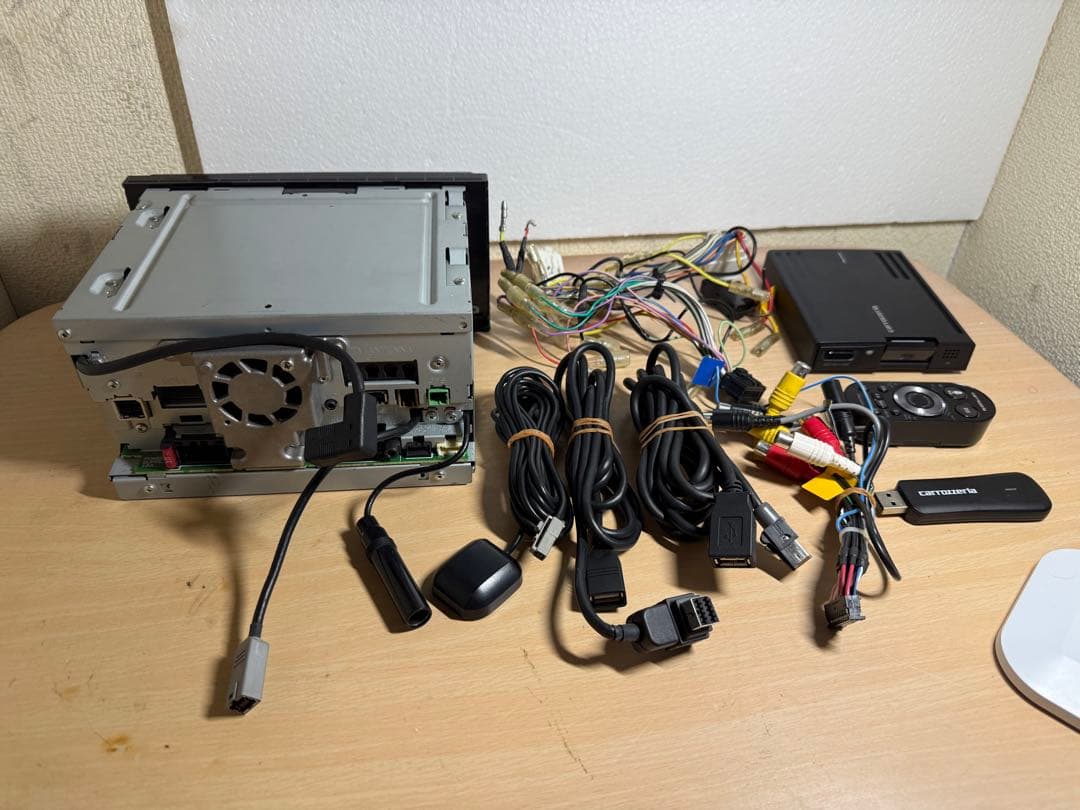 AVIC-ZH0099w目立った傷や汚れなし