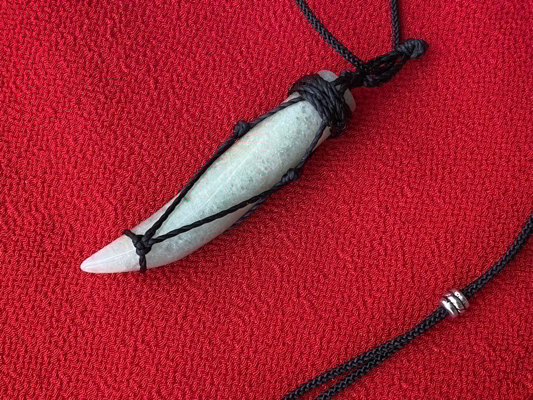 超レア品！神獣宿る牙ネックレス　曰く付き　特級呪物　縁起物　呪物　希少