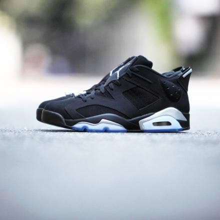 メルカリ Nike ナイキ エアジョーダン6 レトロ ロー ブラック メタリック シルバー スニーカー 14 980 中古や未使用のフリマ