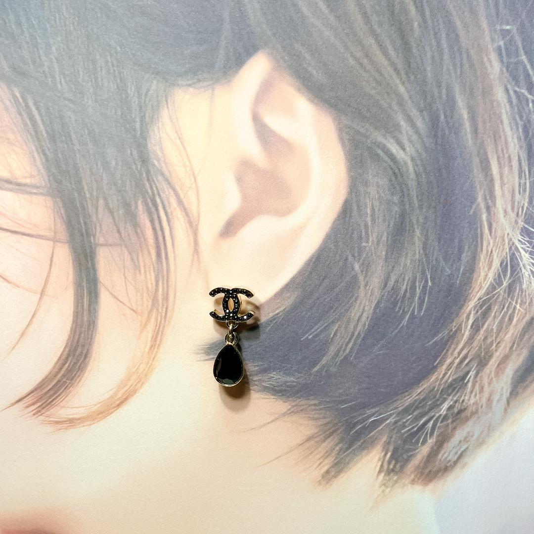 CHANEL ココマーク ブラック/ゴールド ドロップ ピアス 片耳