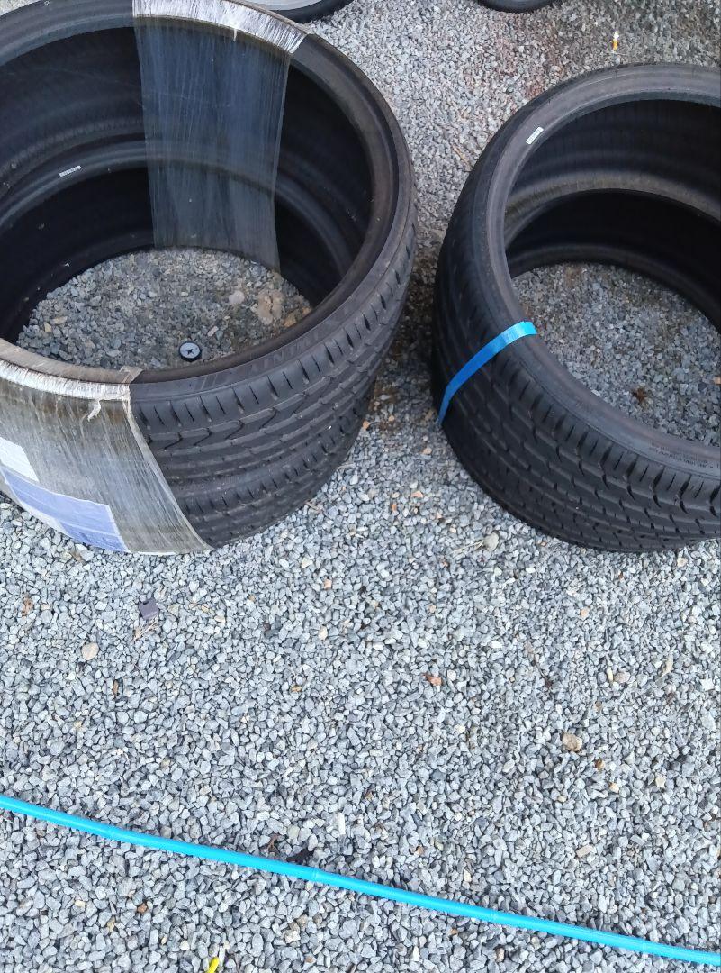 扁平タイヤ　215／30ZR20　82W XL　クライスラー300C