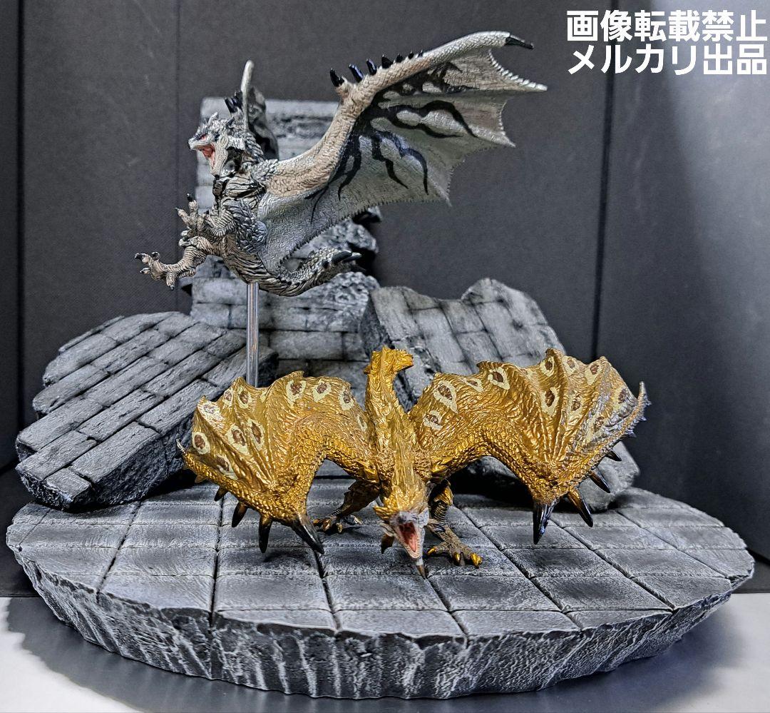 モンハン　リオレウス希少種&リオレイア希少種　フィギュア　+　ジオラマ台座