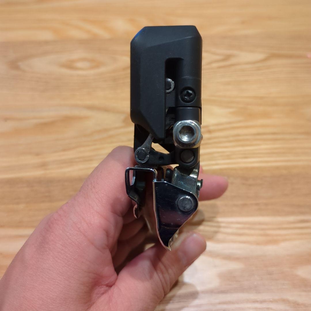 SHIMANO　FD-R7150 105 Di2 フロントディレイラー