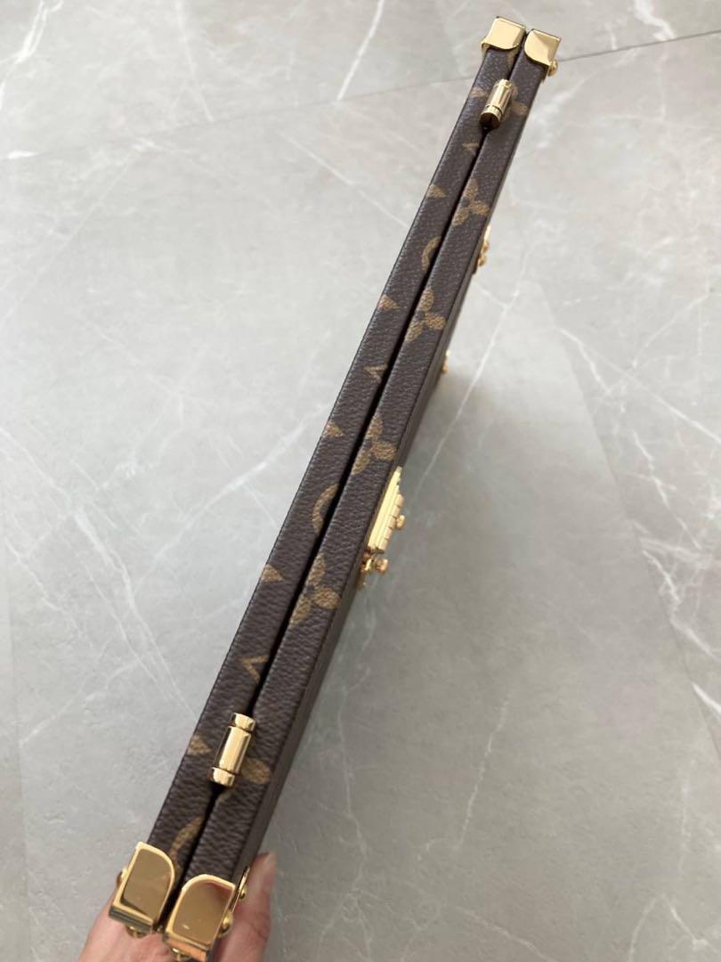 新品　LOUIS VUITTONルイヴィトン　モノグラム　ミラー　三面鏡