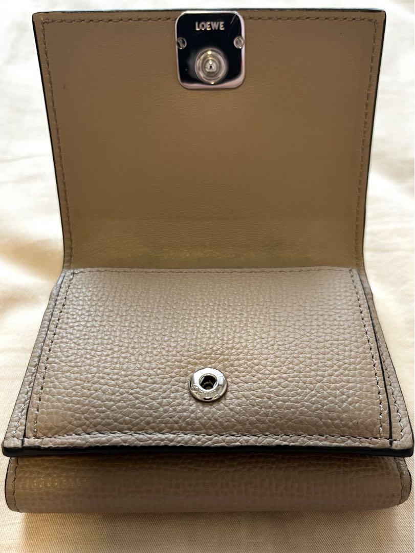 LOEWE 三つ折り財布　サンド