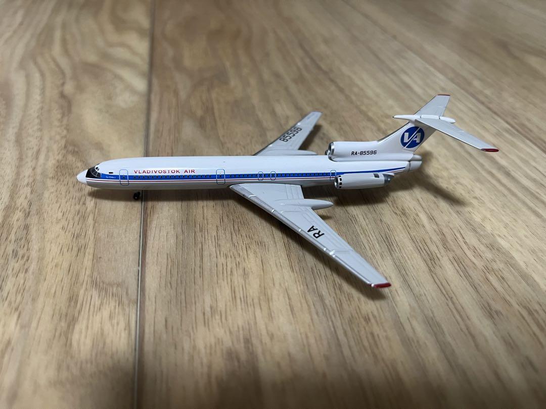 ウラジオストク航空・アルメニア航空 Tu-154 1/400 ウラジオストク航空・アルメニア航空 Tu-154 1/400