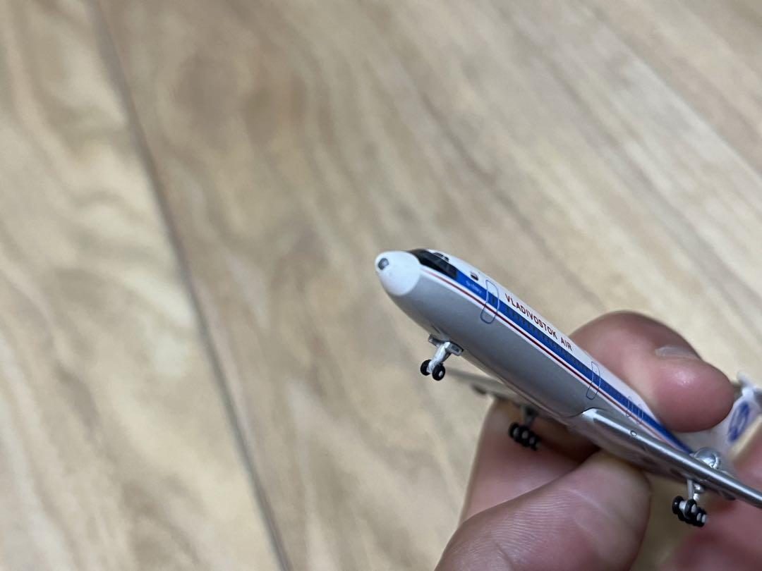 ウラジオストク航空・アルメニア航空 Tu-154 1/400 ウラジオストク航空・アルメニア航空 Tu-154 1/400