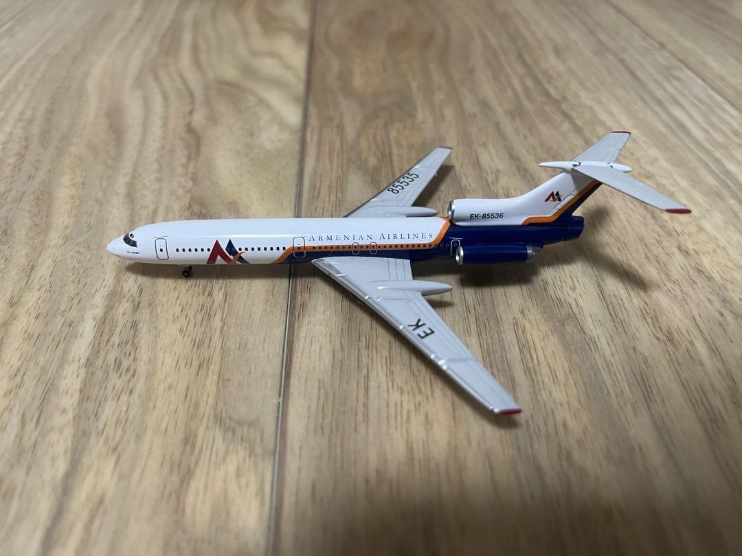 ウラジオストク航空・アルメニア航空 Tu-154 1/400 ウラジオストク航空・アルメニア航空 Tu-154 1/400