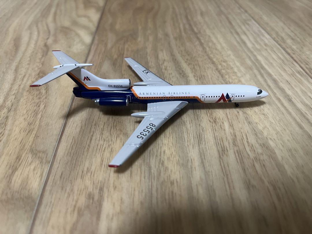 ウラジオストク航空・アルメニア航空 Tu-154 1/400 ウラジオストク航空・アルメニア航空 Tu-154 1/400