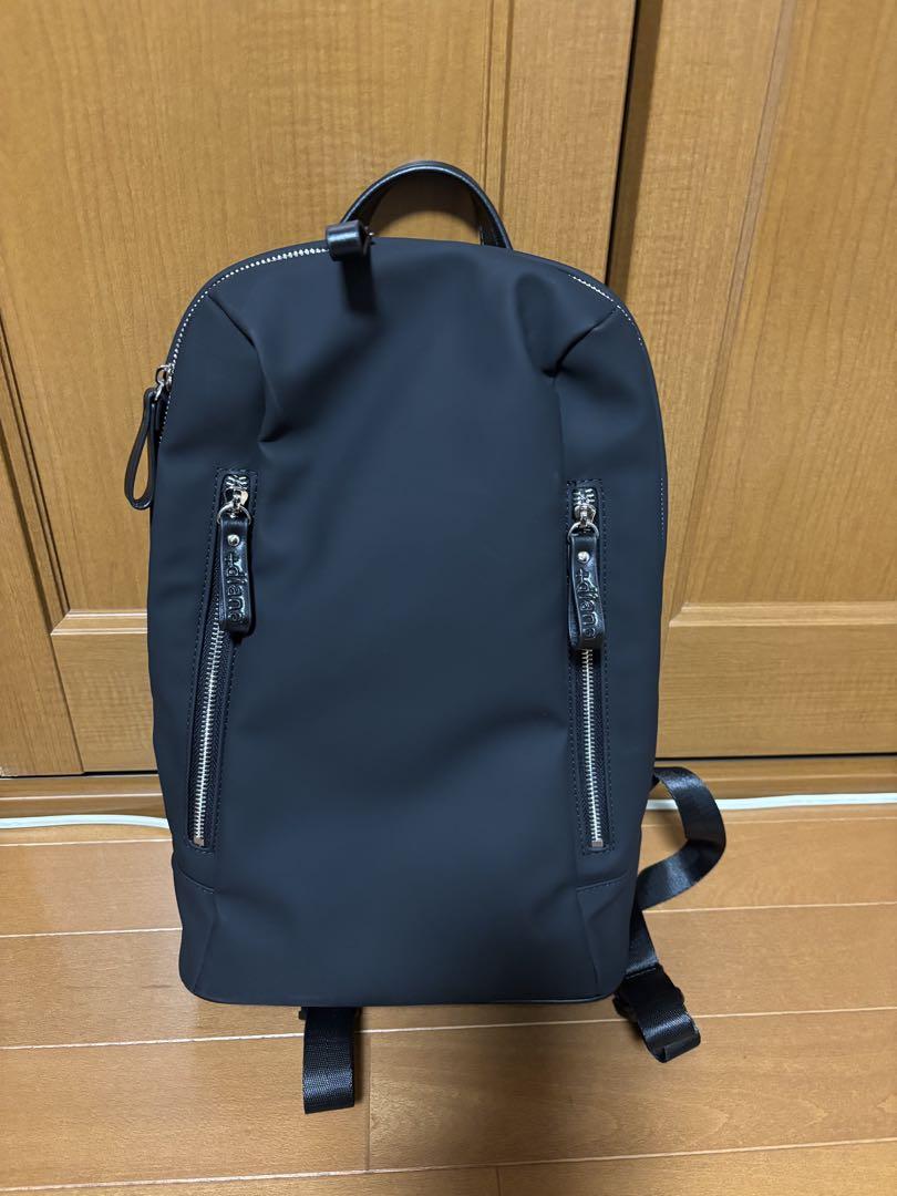 超美品)＋diana リュック 撥水シリコーン 2層 PC収納 A4収納 黒