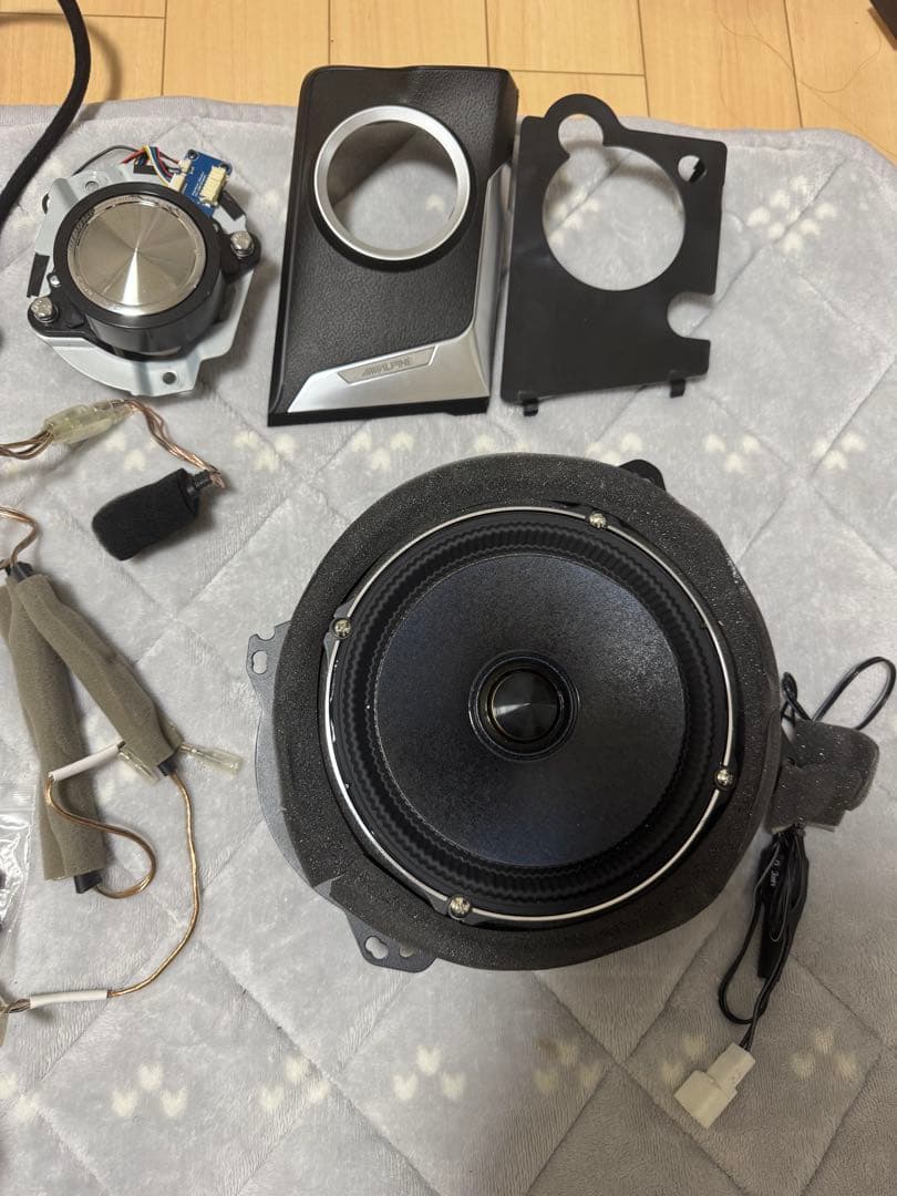 ランドクルーザープラド リフトアップ3ウェイスピーカーALPINE BRIGHTFACE_UK