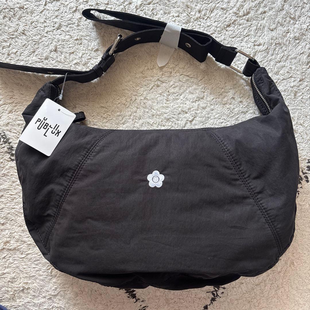 MARY QUANT ワンポイント刺繍 ナイロン ショルダーバッグ ブラックPUBLUX