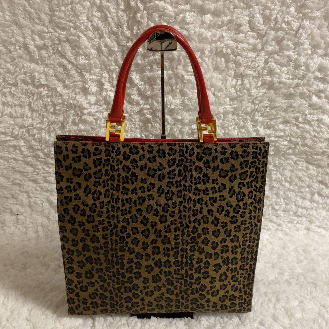 美品 FENDI レオパード バニティ アクセサリーポーチ ロゴ 金具 ウィメンズ デザイナー アクセサリー | FENDI JP