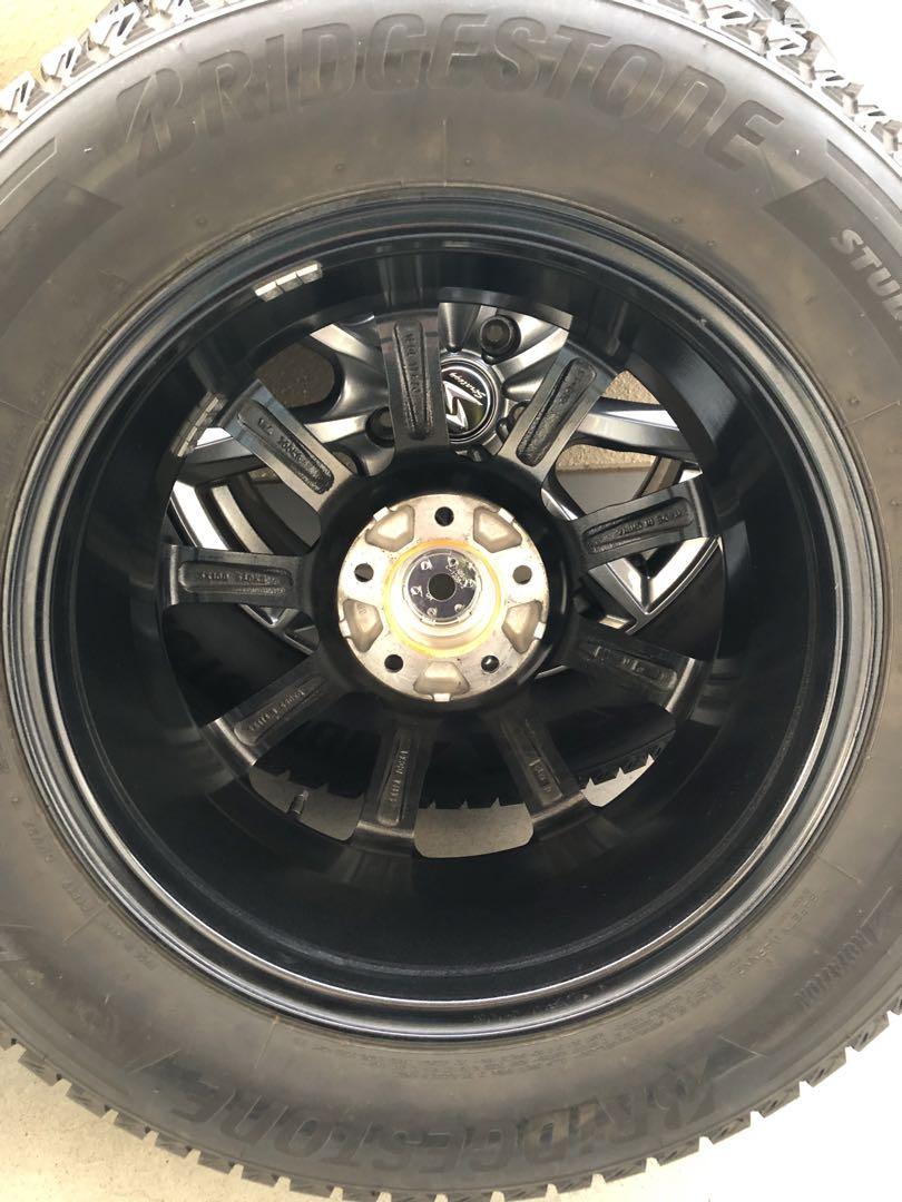 美品 バリ山225/65/R17 スタッドレスタイヤ4本セット 取付ナット 美品 バリ山225/65/R17 スタッドレスタイヤ4本セット 取付ナット
