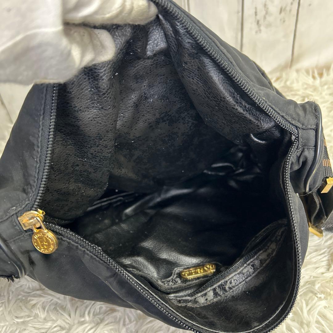 FENDI ショルダーバッグ　ロゴ　ナイロン　希少　ブラック