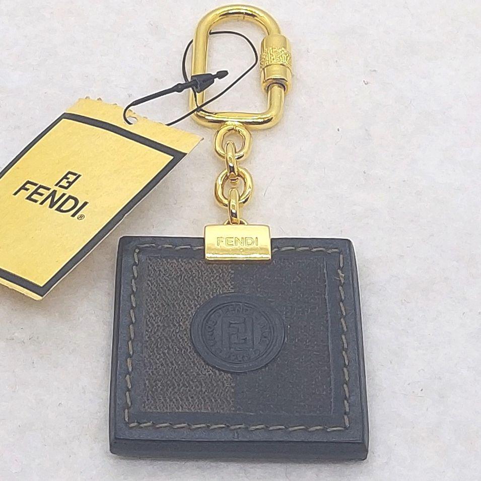フェンディ　キーホルダー　チャーム　ペカン柄　箱、タグ付き　FENDI