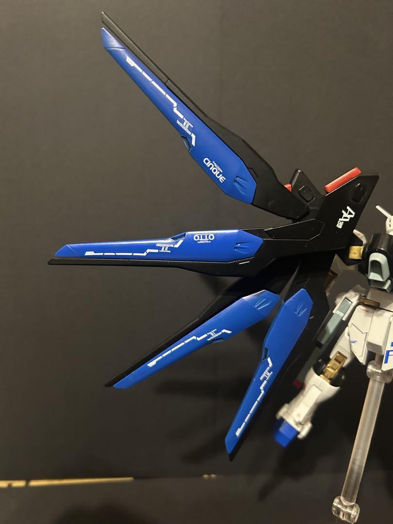 HGCEストライクフリーダムガンダム完成品 全塗装　光の翼付き