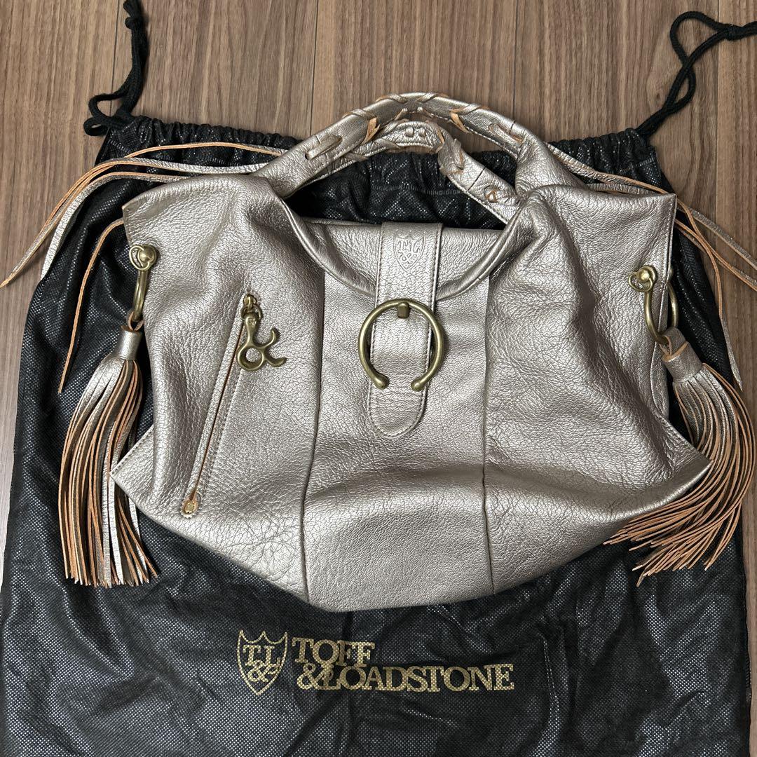 TOFF & LOADSTONE ゴールドレザー ハンドバッグ タッセル付き