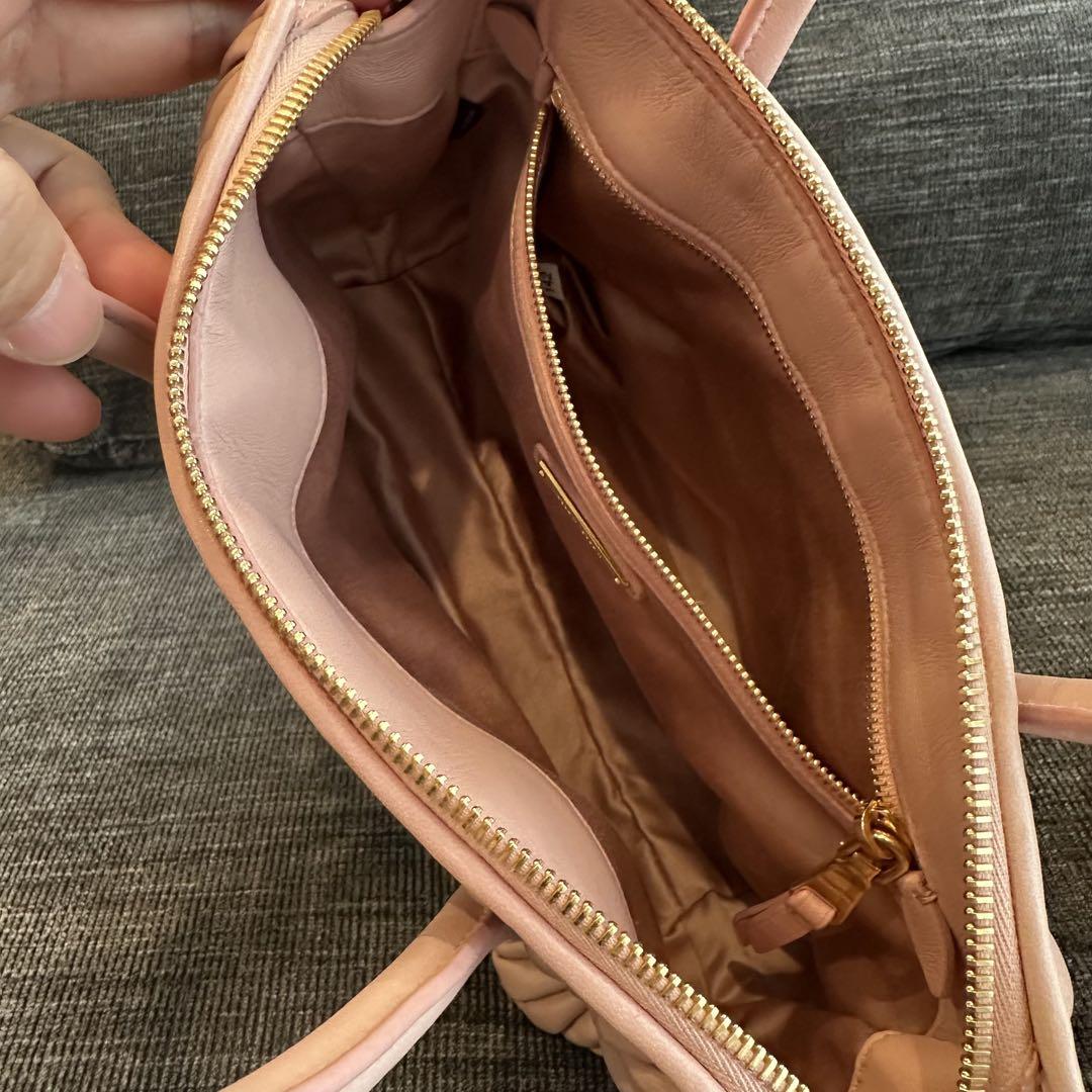 ＜新品未使用＞　miumiu（ミュウミュウ）ピンクレザーショルダーバッグ