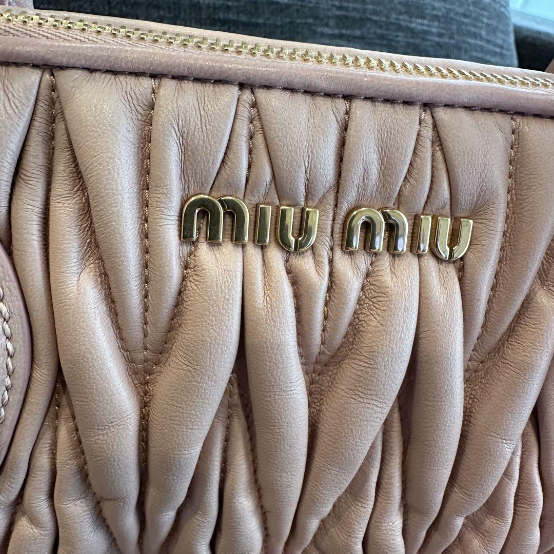 ＜新品未使用＞　miumiu（ミュウミュウ）ピンクレザーショルダーバッグ