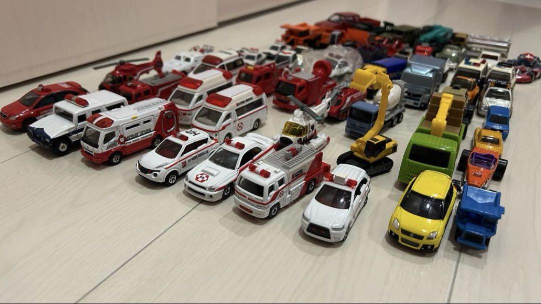 ミニカーセット 約50台 パトカー・救急車・消防車・トラックなど