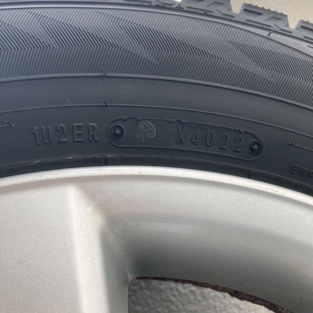 ダンロップ 215/60R17 2022年製造スタッドレス純正カローラクロス