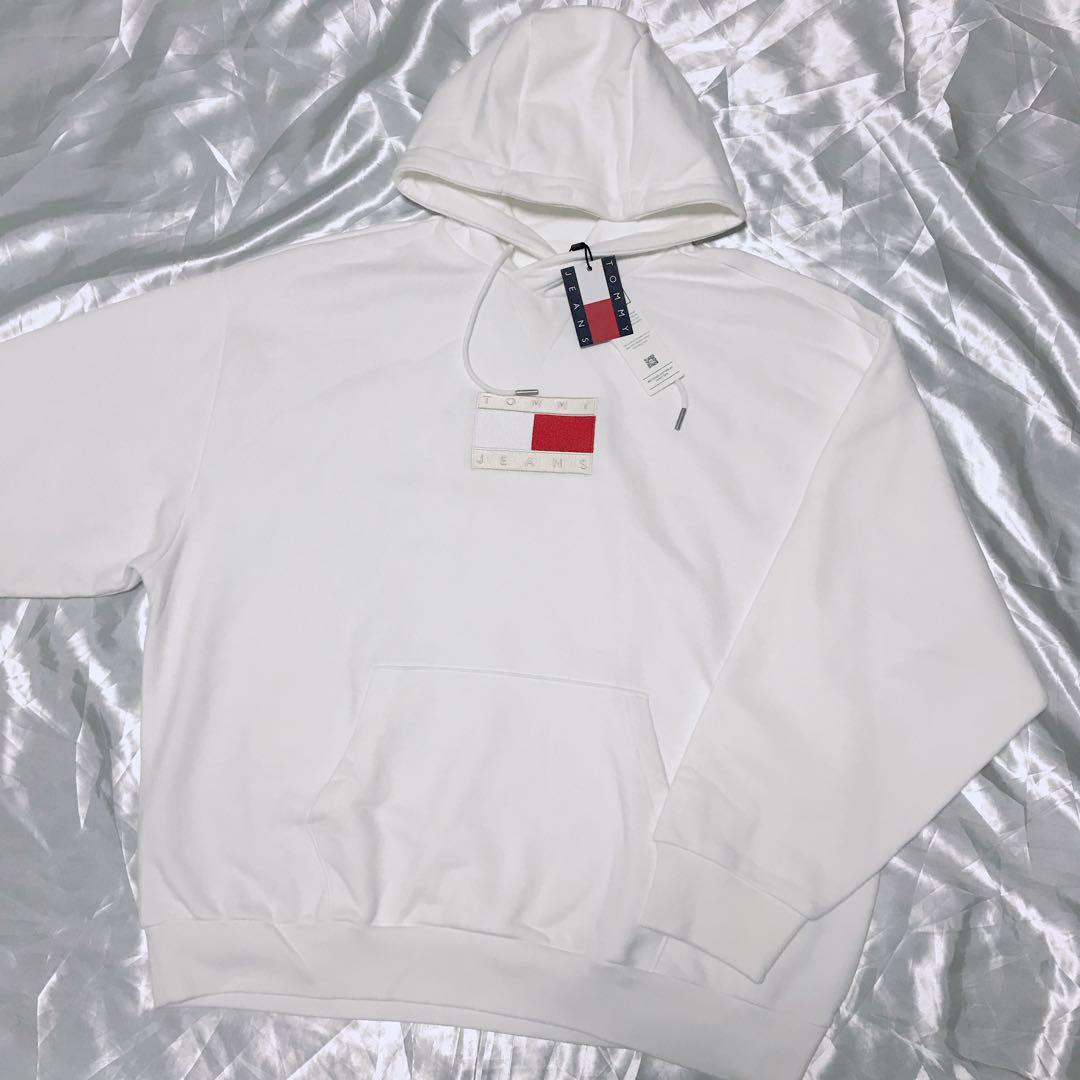 TOMMY JEANS