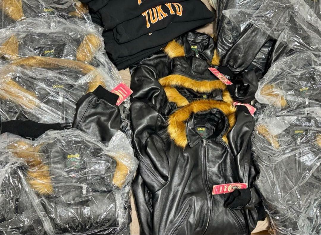 Supreme Schott Hooded Leather Bomber XL Supreme Schott Hooded Leather Bomber XL